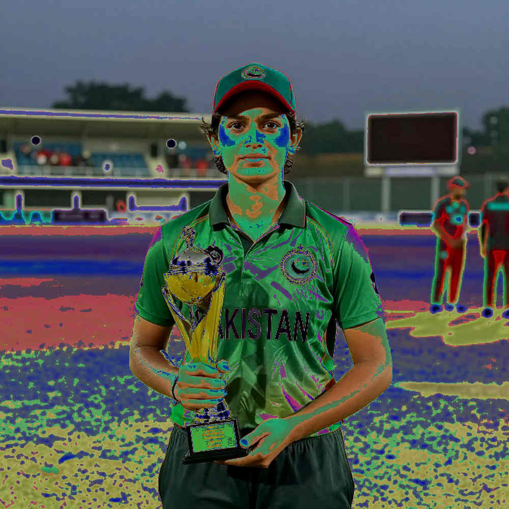 স্কোরবোর্ডের হিসাব আর ড্রেসিংরুমের নিঃশ্বাস: কামিন্সের ১২ রান কেন ম্যাক্সওয়েলের ২০১-র চেয়ে ভারী ছিল
