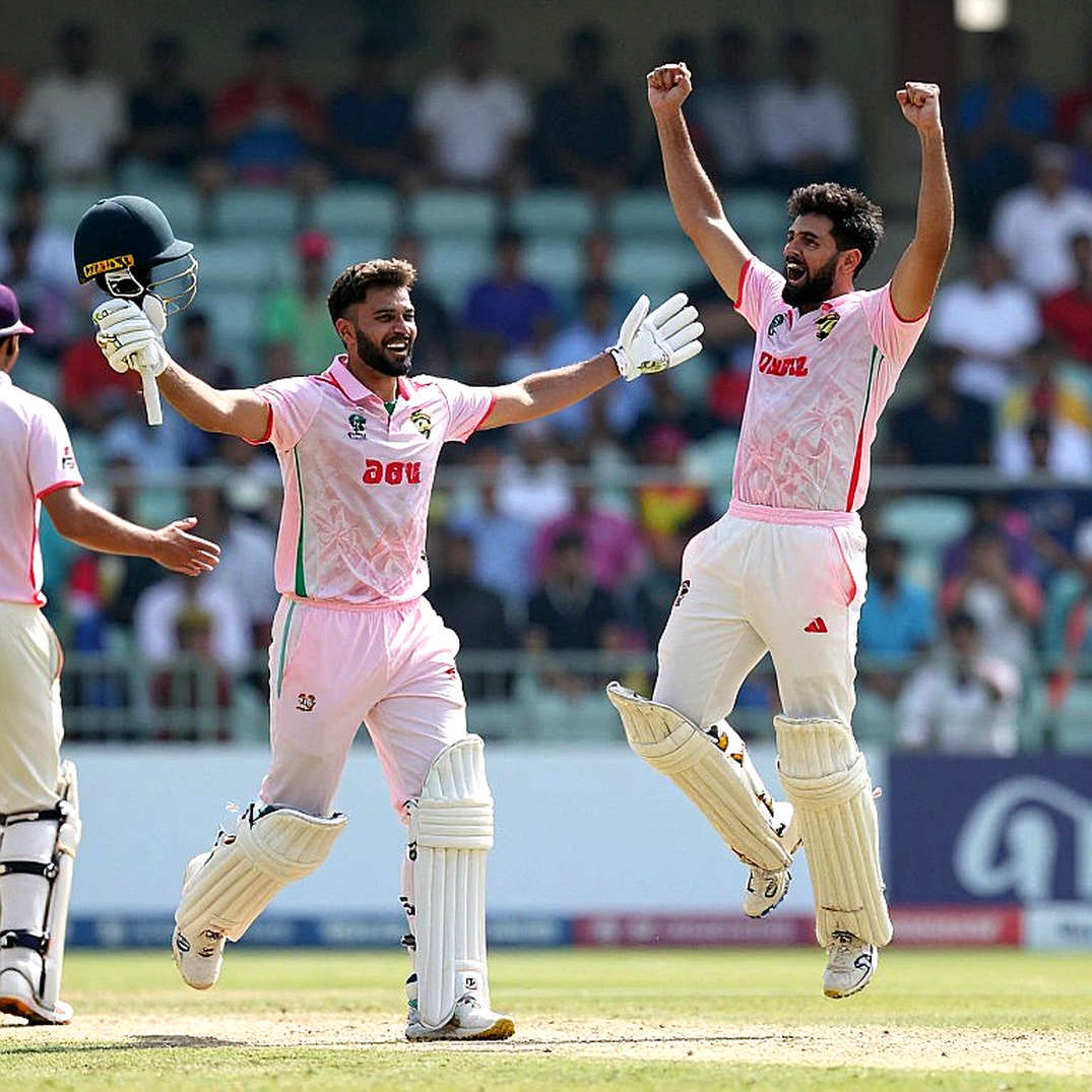 নিলামের দাম বনাম মাঠের দাম: মধ্যওভারের ডট-বল কেন আইপিএলের বাজারে সবচেয়ে সস্তা সম্পদ